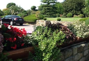 G  te rural allows 18 year olds to book a room