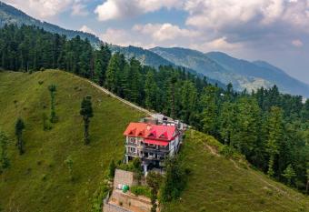 StayVista at Eastbury has Balcony rooms