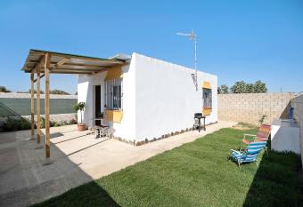 Casa Manoli Chiclana 2 has Balcony rooms