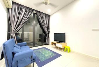Legoland D   Pristine lovely 1 bedder unit allows 18 year olds to book a room