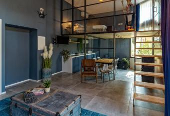 147MqSuite allows 18 year olds to book a room