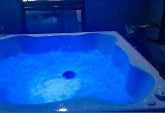 Rosseta   s Golf Retreat has rooms with a private hot tub