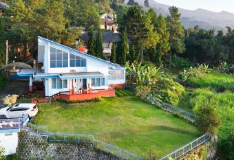 Villa Okayo has Balcony rooms