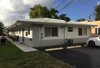 LunaSea Apt Downtown Airport-Cruise allows 18 year olds to book a room