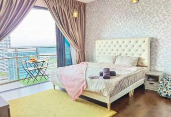 1519 Almas Suites SeaView Sunrise Netflix By STAY has Balcony rooms