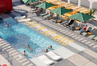 Ryans Lolas - Adults Only has Balcony rooms