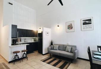 3-BR in the heart of the Historical City has Balcony rooms