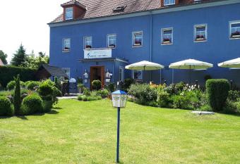 Logis L Auberge Gutshof allows 18 year olds to book a room