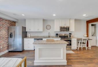 The Post Suite o above Bull & Barrel Close to GSU allows 18 year olds to book a room