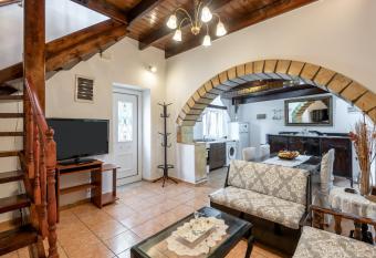 Aroni Cretan comfortable house - Hamam suites Aroni has Balcony rooms