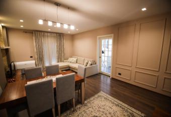 Rooftop priv   - your comfort apartment allows 18 year olds to book a room