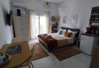 Beautiful Choice - near Athens airport - 50m from the sea - IQ+ has Balcony rooms