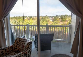 Magnificent Escape Condominium has Balcony rooms