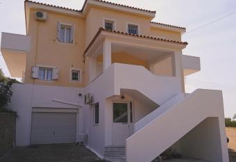 Olympia House has Balcony rooms