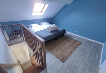 NG SuiteHome - Lille I Tourcoing Blanc Seau - Duplex - Baln  o - Netflix - Wifi - Kitchenette has rooms with a private hot tub