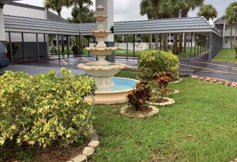 Resort At Heritage Park allows 18 year olds to book a room