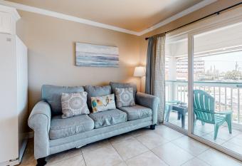 Beachside Escape has Balcony rooms