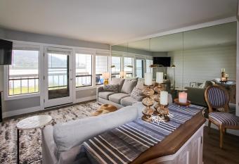 Seaside Serenity has Balcony rooms