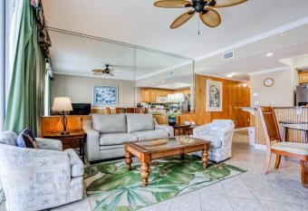 Waters Edge 513 has Balcony rooms