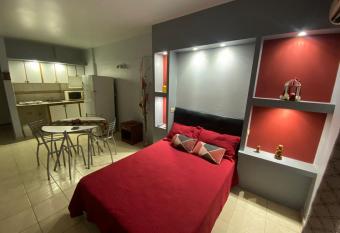 MONOAMBIENTE CENTRICO AMOBLADO has Balcony rooms