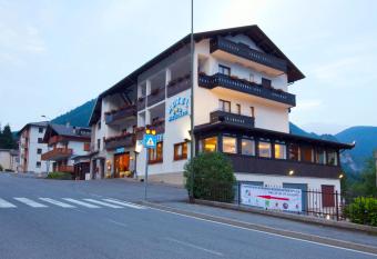 Hotel Migliorati has Balcony rooms