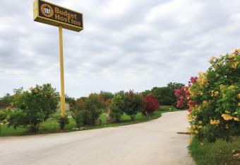 Atria Extended Stays By OYO, Jourdanton, Tx allows 18 year olds to book a room