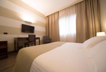 Hotel Motel Ascot allows 18 year olds to book a room