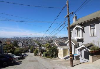 Cozy 3 bedroom Getaway allows 18 year olds to book a room