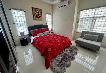 La Vida Summer Ville- Luxury Contemporary Chic Villa in paradise has Balcony rooms