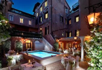 Hotel Giorgione has Balcony rooms