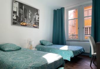 Centre Historique Petite France allows 18 year olds to book a room