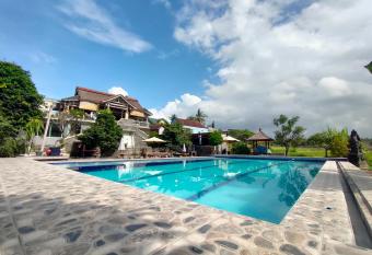 The Masceti allows 18 year olds to book a room