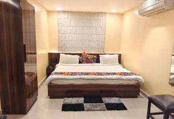 HOTEL ORANGE INN has Smoking rooms