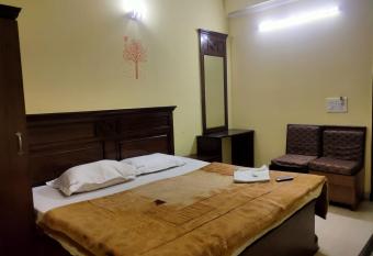 Hotel New Ashoka By WB Inn allows 18 year olds to book a room