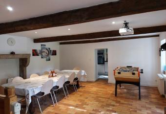 La cambuse des gones - G  te 3 chambres has Balcony rooms