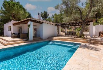 Casa Willow allows 18 year olds to book a room