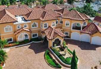 Villa Tianna allows 18 year olds to book a room