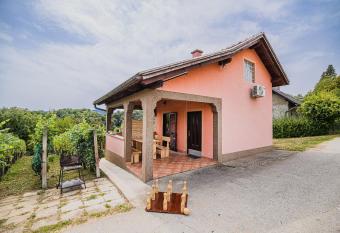 Holiday Home Vesna with Hot Tub has Balcony rooms