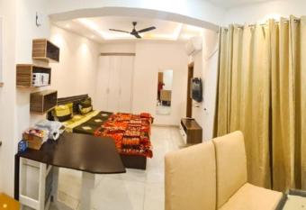 Taj Studios NE #Fully Equipped, Self Check-IN, Independent Studio has Balcony rooms