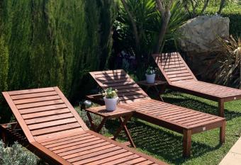 Villa ANOLPA allows 18 year olds to book a room