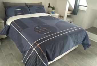 Up Stairs Double Apartment Innishannon Mariners Rest allows 18 year olds to book a room