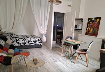studio cosy meubl  , terrasse et patio pour v  lo has Balcony rooms