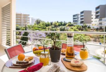 Apartamento luminoso pr  ximo da praia e da marina allows 18 year olds to book a room