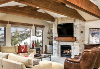 Four Bedroom Suite apartment hotel has Balcony rooms