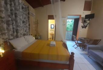 Studio ind  pendant chez l habitant- allows 18 year olds to book a room