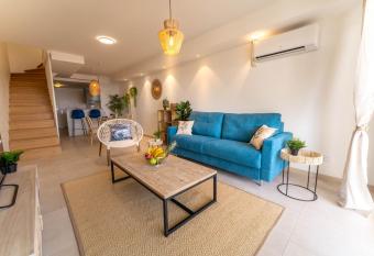 Love - Duplex avec Jaccuzzi - Balcon - Vue Mer allows 18 year olds to book a room