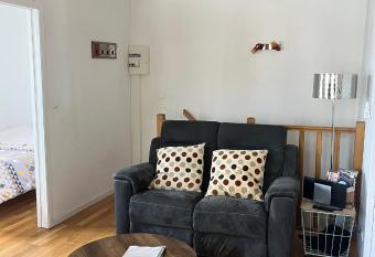 Le cocon champenois allows 18 year olds to book a room