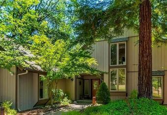Charming Cottage Near Yosemite ENTIRE COTTAGE has Balcony rooms
