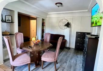 Westwood/ Brentwood/Santa Monica/UCLA Hostel has Balcony rooms