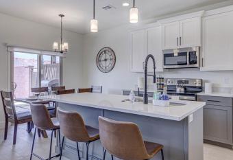 Townhome Desert DLux allows 18 year olds to book a room